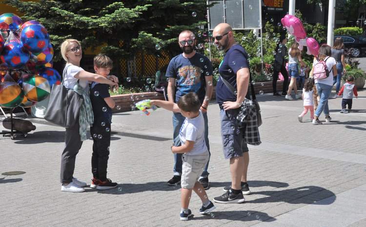 Деца дариха килограми жълти стотинки за Детско отделение