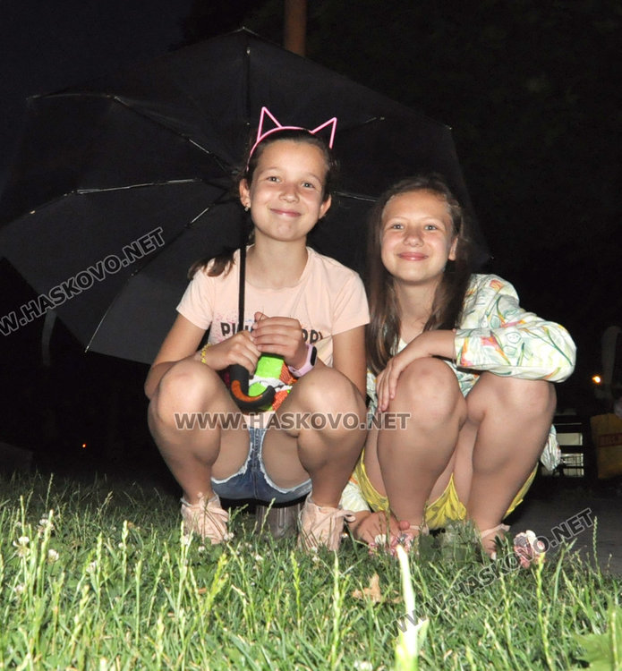 Тържествената заря-проверка за Ботев премина при проливен дъжд в Хасково