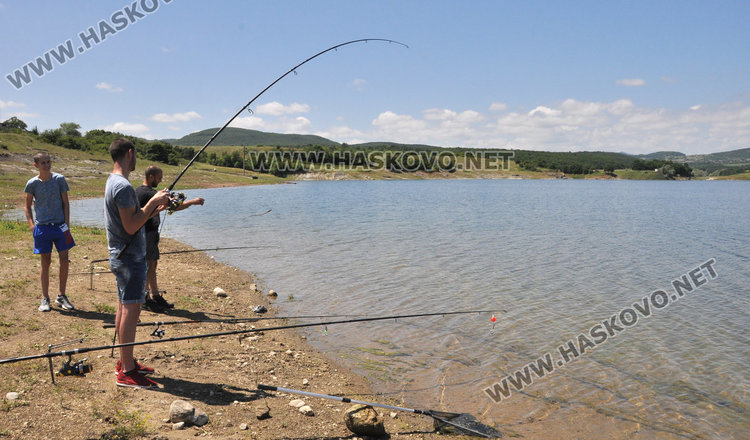 Рибарите откриха сезона с ентусиазъм, но без улов