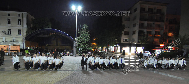 Тържествената заря-проверка за Ботев премина при проливен дъжд в Хасково