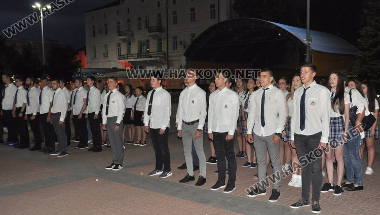 Тържествената заря-проверка за Ботев премина при проливен дъжд в Хасково