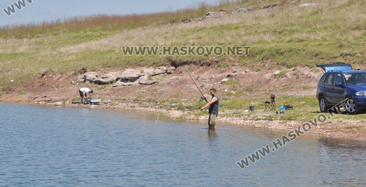 Рибарите откриха сезона с ентусиазъм, но без улов