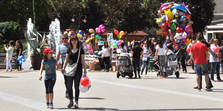 Деца дариха килограми жълти стотинки за Детско отделение