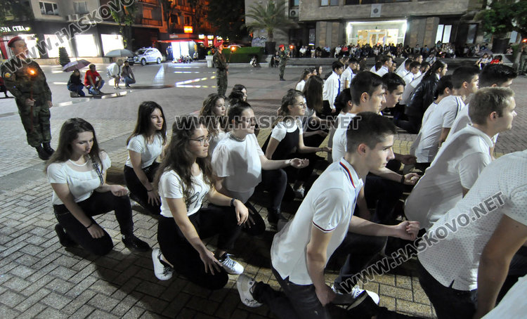 Тържествената заря-проверка за Ботев премина при проливен дъжд в Хасково