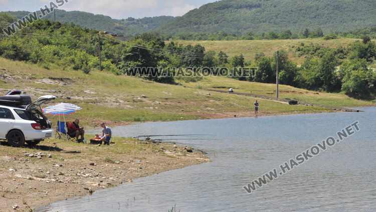 Рибарите откриха сезона с ентусиазъм, но без улов