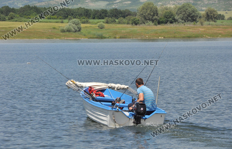 Рибарите откриха сезона с ентусиазъм, но без улов