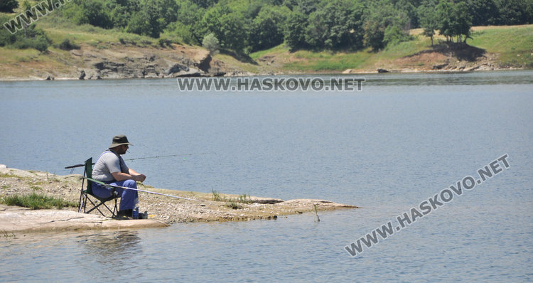 Рибарите откриха сезона с ентусиазъм, но без улов
