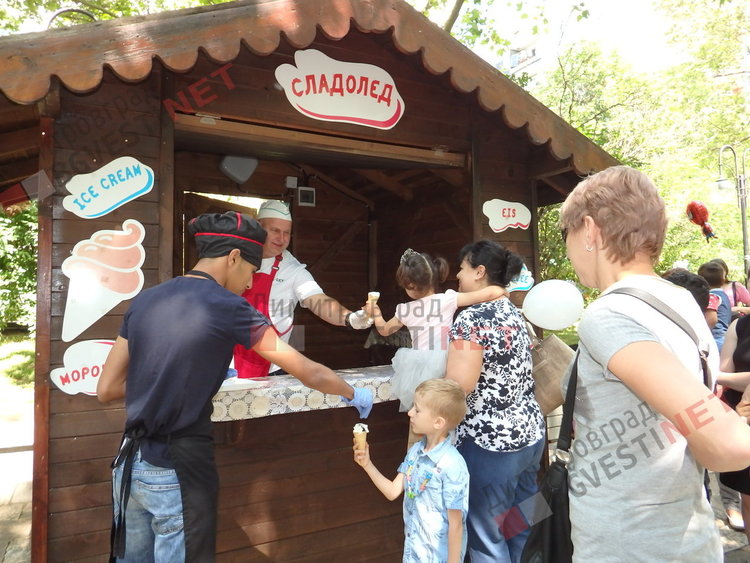 Стотици деца се забавляваха на централната алея в Димитровград за Деня на детето