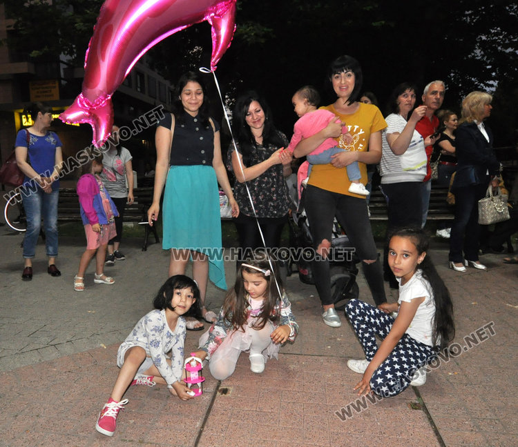 Тържествената заря-проверка за Ботев премина при проливен дъжд в Хасково