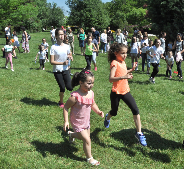 "Кенана" се превърна в алея на забавленията в Деня на детето