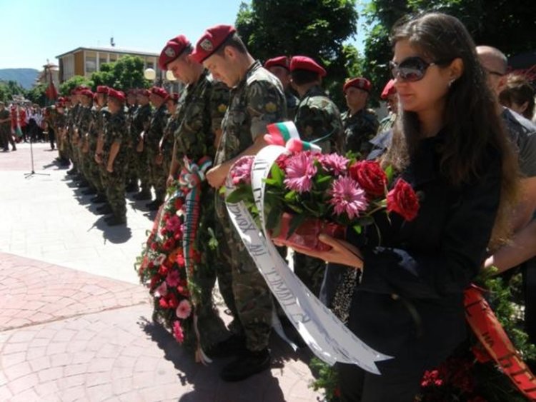 Поклонение на Родопската Шипка и почетен караул за 2 юни в Смолян