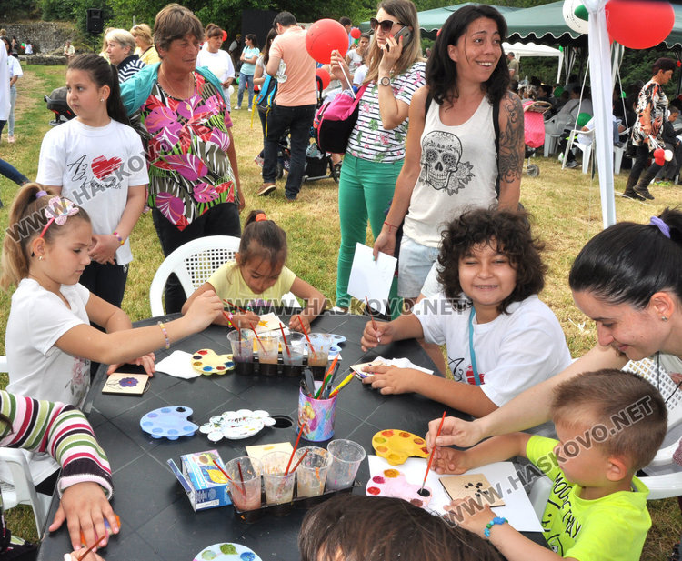 Стотици деца се събраха за празника "Здравей, лято!" край Каснаково