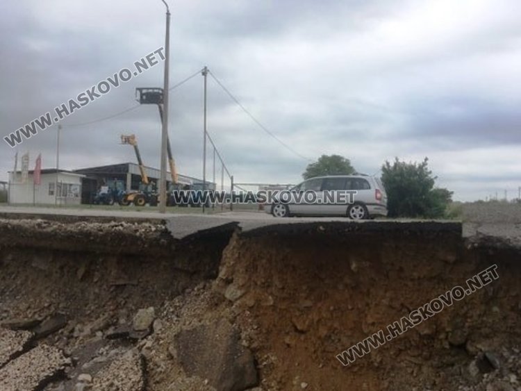 110 сигнала за наводнения и разрушения в Хасково снощи, няма пострадали хора