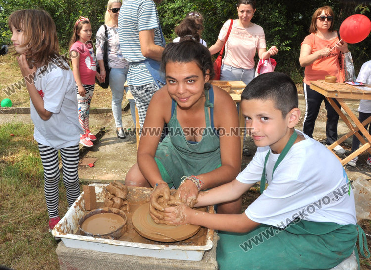 Стотици деца се събраха за празника "Здравей, лято!" край Каснаково