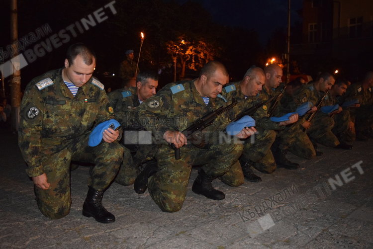 Коленичихме пред подвига на Ботев и героите, Цвета Караянчева прие зарята в Кърджали