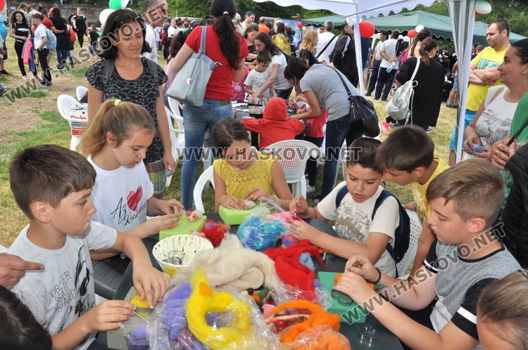 Стотици деца се събраха за празника "Здравей, лято!" край Каснаково