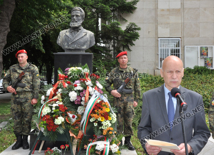 Патриотизмът на Хасково: Официални лица и още 20 граждани на ритуала за Ботев