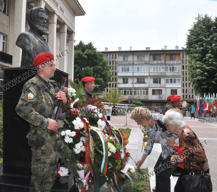 Патриотизмът на Хасково: Официални лица и още 20 граждани на ритуала за Ботев