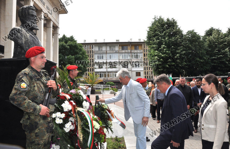 Патриотизмът на Хасково: Официални лица и още 20 граждани на ритуала за Ботев