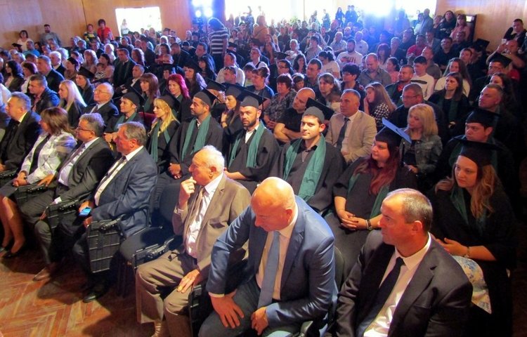 154 абсолвенти получиха дипломите си на церемония в Смолян