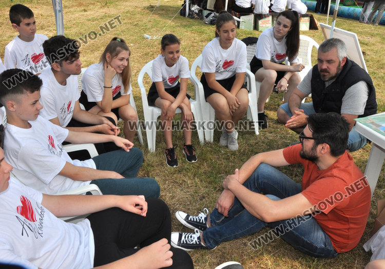 Стотици деца се събраха за празника "Здравей, лято!" край Каснаково