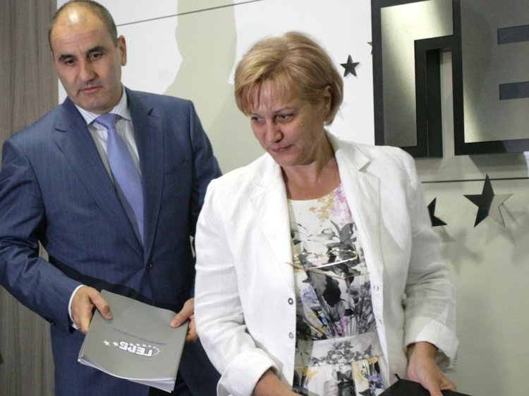 Oт 10 години сме на власт и някои хора вече се изчерпиха, обяви Менда Стоянова