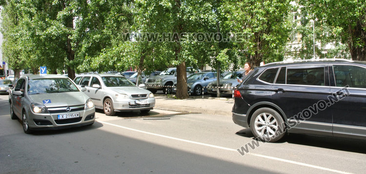 Хасковски Опел се заби в турски Фолксваген до съда