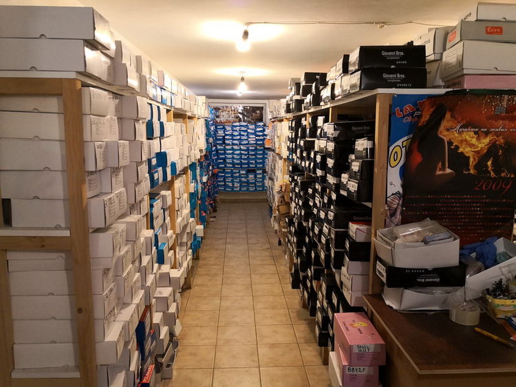 Конфискуваха над 53 000 опасни за зрението слънчеви очила (видео)