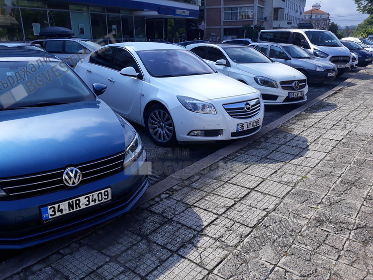 Изселниците си дойдоха за Рамазан Байрама , обсадиха Паспортна служба