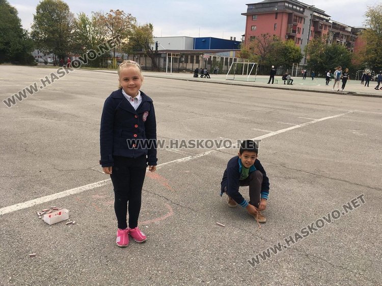 Търсят фирма за ремонт на три училищни площадки в Хасково за 446 250 лева