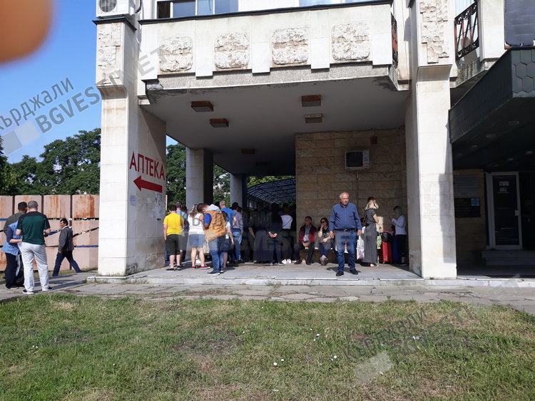 Изселниците си дойдоха за Рамазан Байрама , обсадиха Паспортна служба