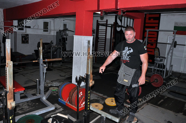 Ангел Киров в залата по силов трибой