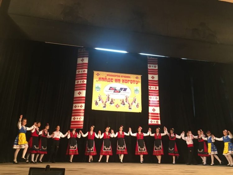 136 деца танцуваха и пяха на IX-я празник на хорото