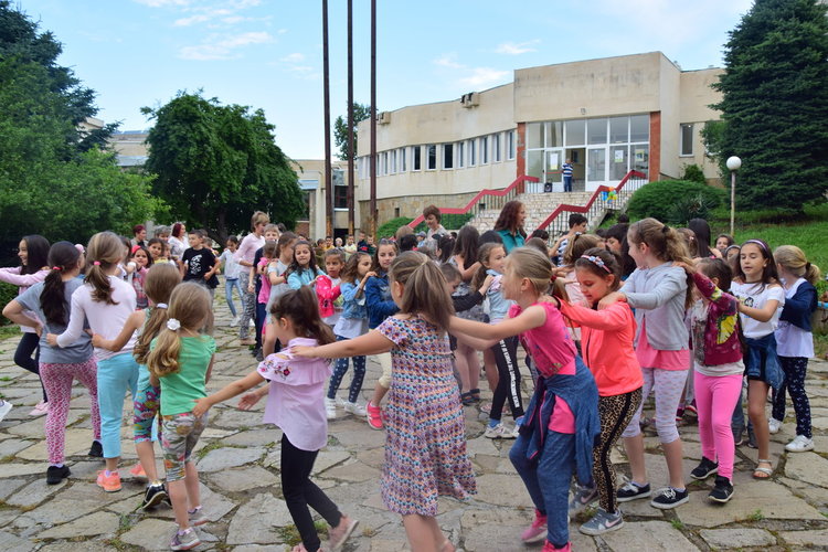 „Летен градски лагер” за 140 деца в ОДК гр.Кърджали