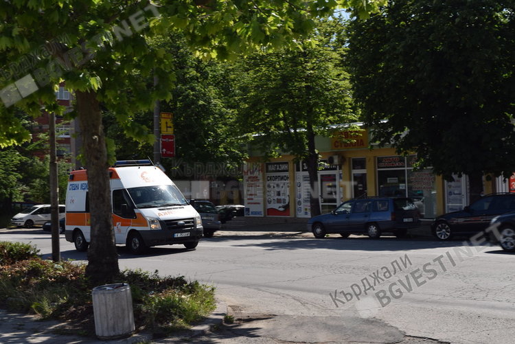 Пешеходка пресича на червено на "Беломорски", блъска я автобус