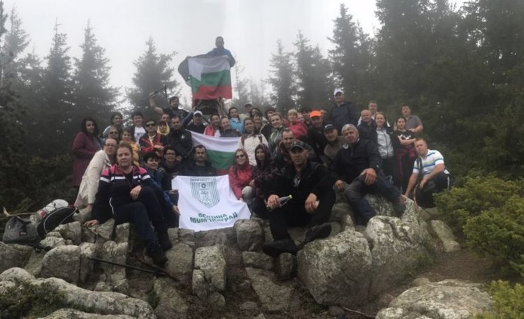 Момчилградчани покориха върховете Снежанка и Персенк