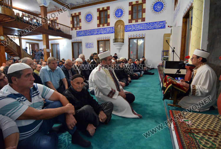 Джамиите в Хасково отесняха за Байрама, десетки се молиха отвън