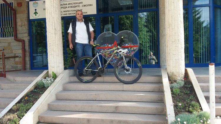 Еколози засадиха цветя в училище и детска градина в Смолян