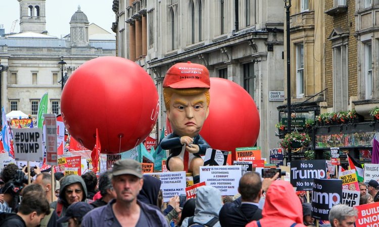 Хиляди демонстрираха срещу Тръмп при срещата му с Мей