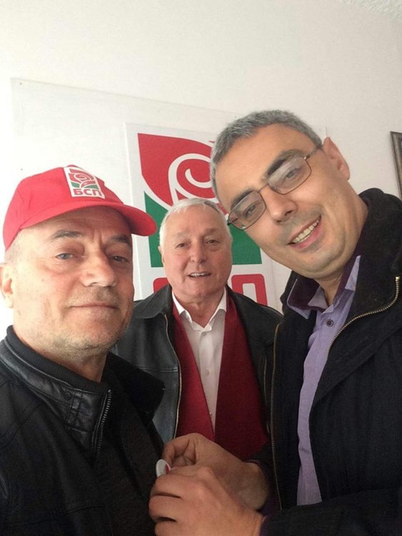 Връчиха партиен билет на един от лидерите на партийна организация на БСП в Бурса