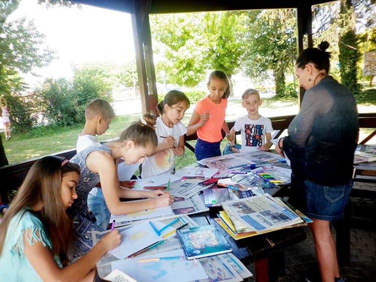 Лятната читалня в парка отново за децата на Кърджали