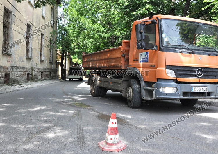 Затвориха улицата пред зала "Спартак" заради авария