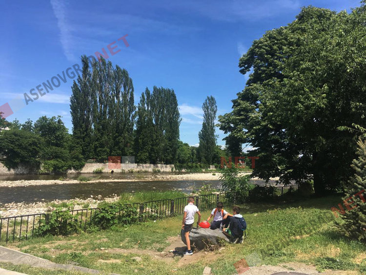 Забранява се къпането и плуването в реки, язовири и канали