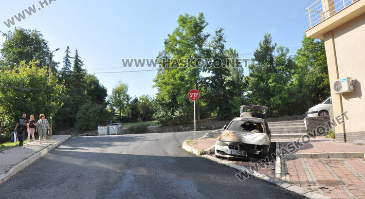 БМВ изгоря  тази нощ в Хасково