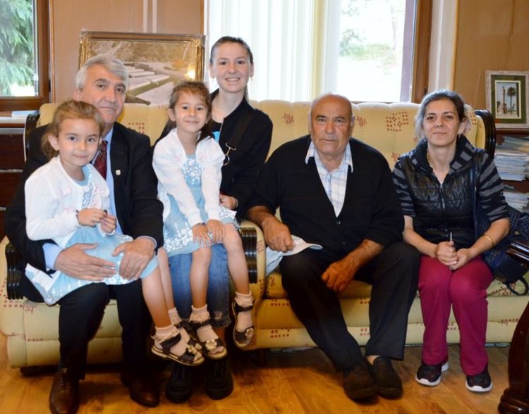 Близначки празнуваха 6-ти рожден ден с Айдън Осман