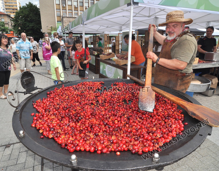 Ути приготви на площада сладко от череши и био мед
