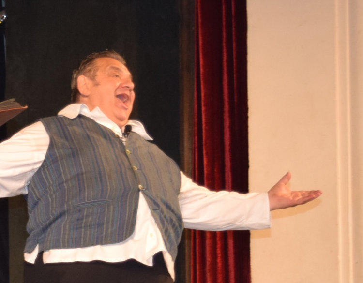 Кирил Пецев на сцената