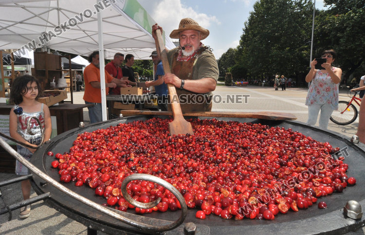 Ути приготви на площада сладко от череши и био мед