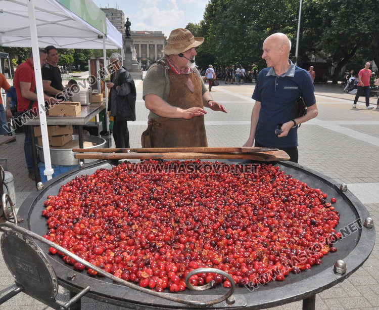 Ути приготви на площада сладко от череши и био мед