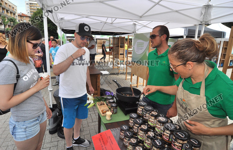 Ути приготви на площада сладко от череши и био мед